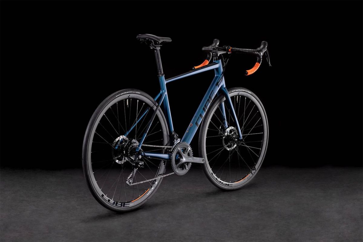 Bicicleta de Ruta Aluminio Cube Attain 28 2022