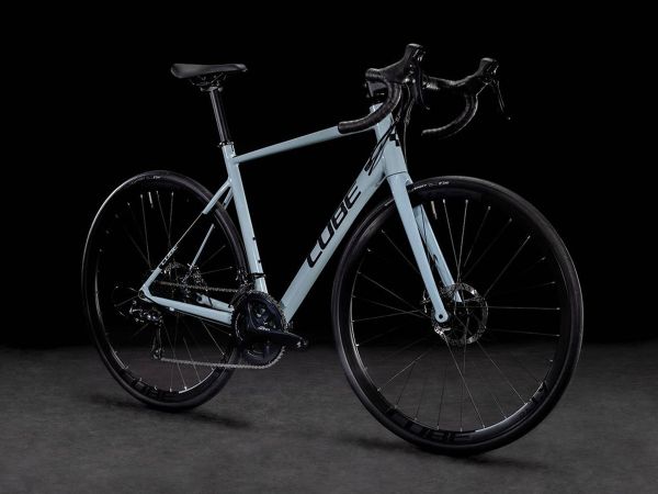 Bicicleta de Ruta Aluminio Cube Attain Pro 28 2022